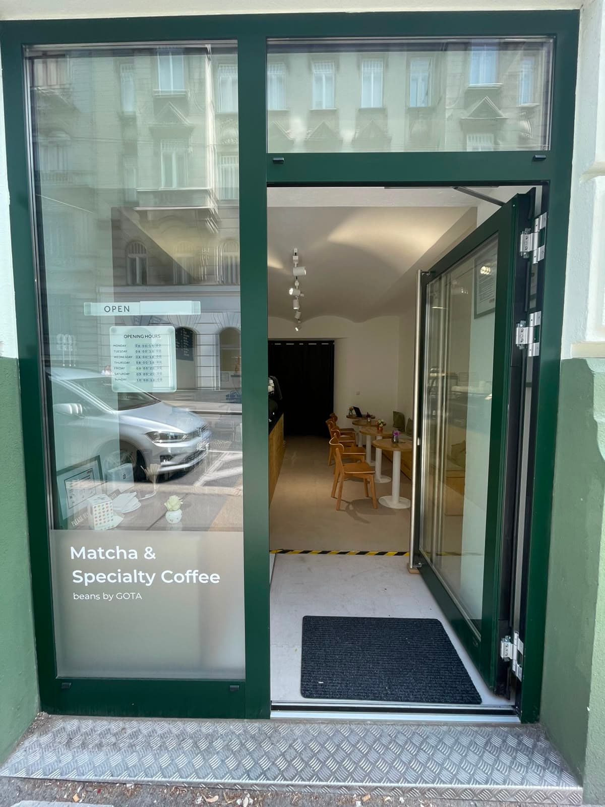 MatchaBa Eingang – Matcha & Specialty Coffee, beans by GOTA